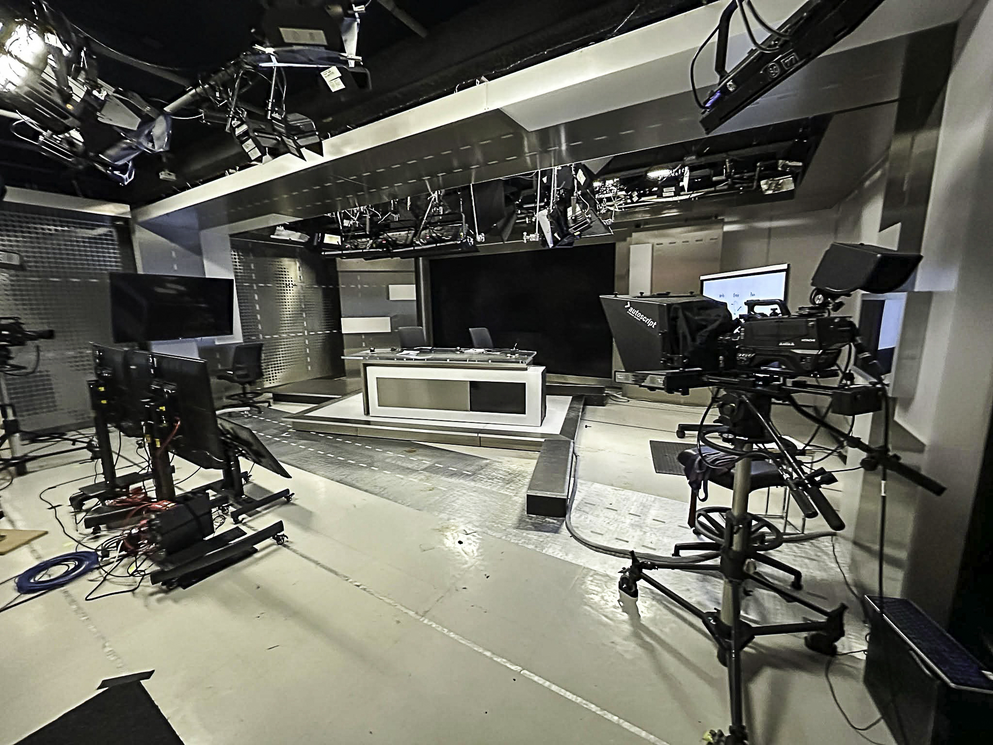 STUDIO 17 -_01_01-738