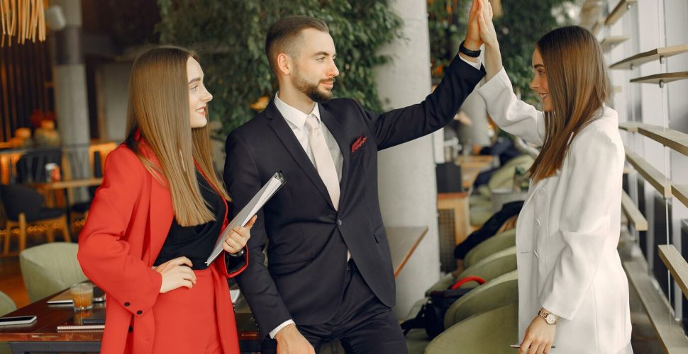 handsome-businessman-with-women-standing-working-cafe_1157-28485