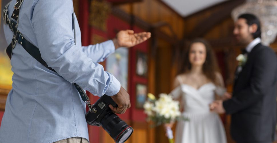 side-view-photographer-married-couple-scaled